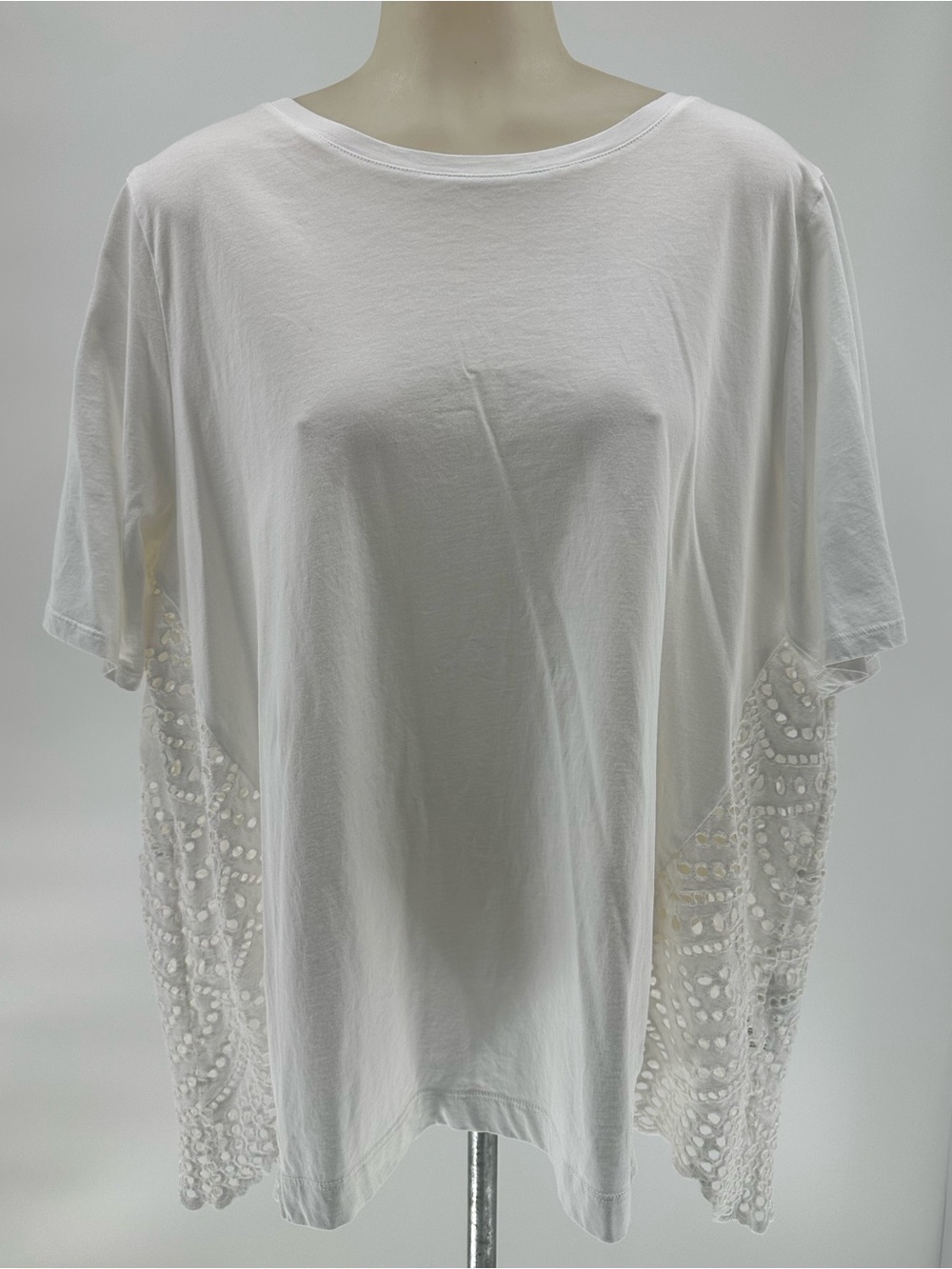 Chico's White Embellished Eyelet Detail Short Sleeve Top Sz 3/XL - Picture 3 of 12